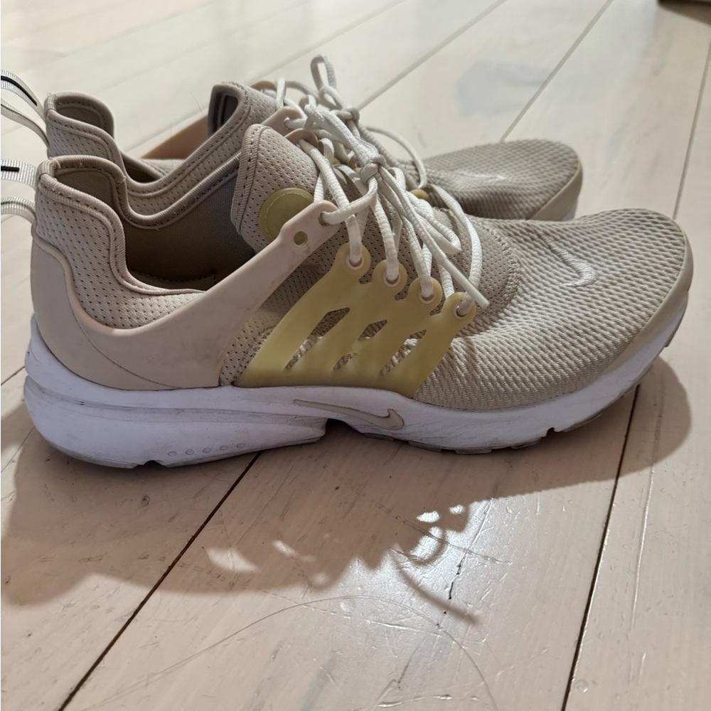 Nike Women's Cream Sneakers